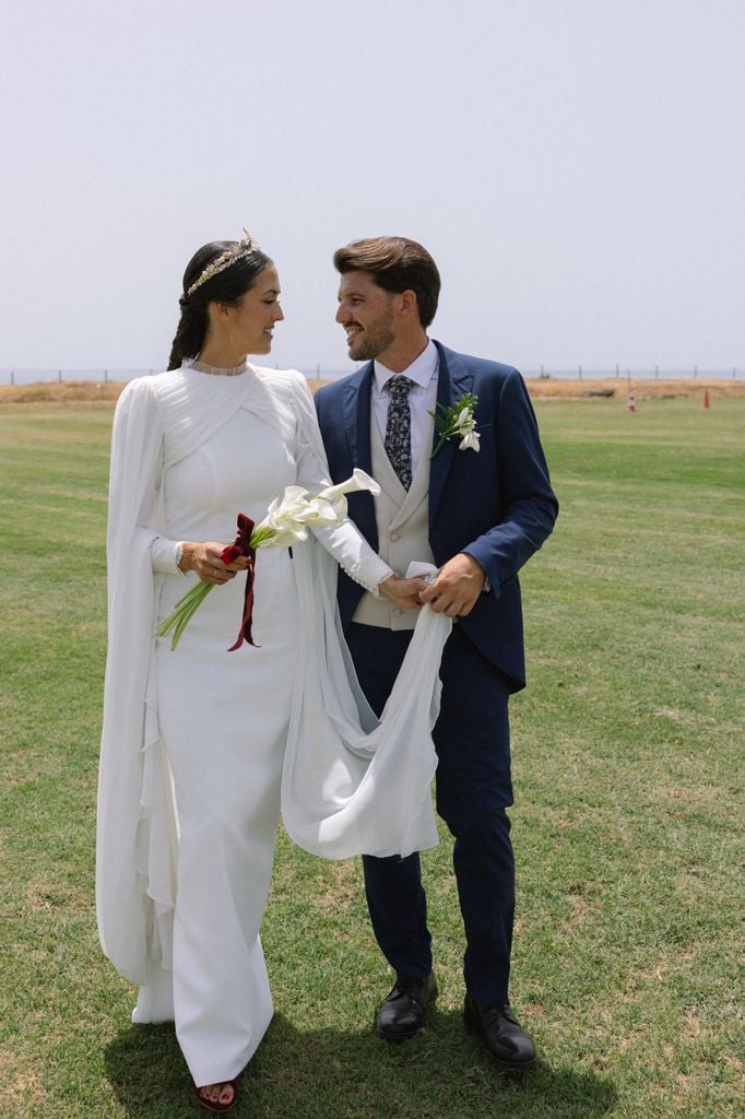 Vestido de novia con capa convertible Franc Sarabia