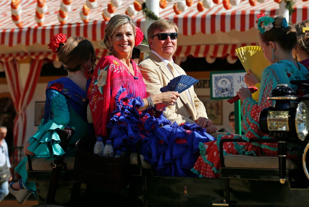 Los reyes de Holanda, Máxima y Guillermo, en un coche de caballos en la Feria de Abril de 201