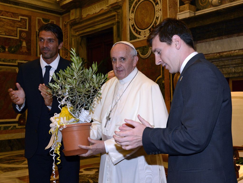 Lionel Messi junto al Papa Francisco en agosto de 2013