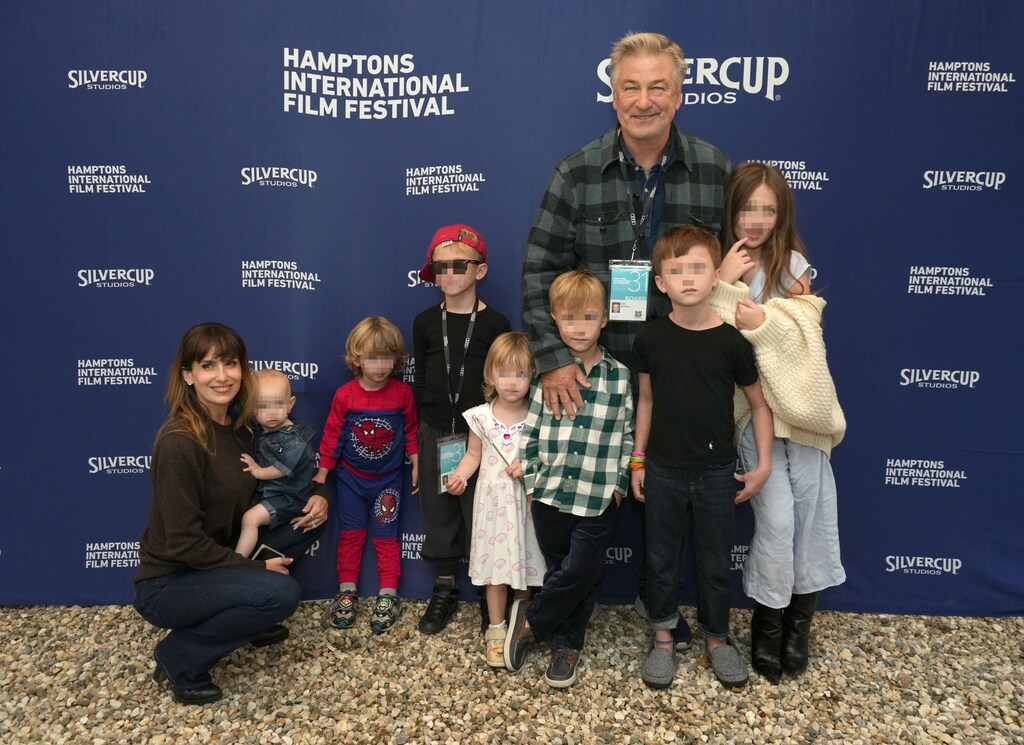 Alec e Hilaria Baldwin con sus hijos