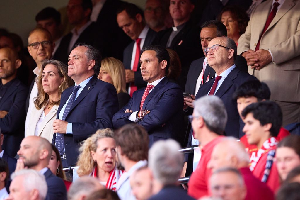 Los dirigentes del Sevilla FC, en el palco del Estadio Ramón Sánchez Pizjuán