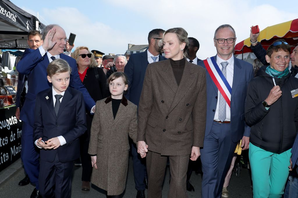   Jacques y Gabriella de Mónaco acompañan a sus padres en una visita histórica a Bretaña 