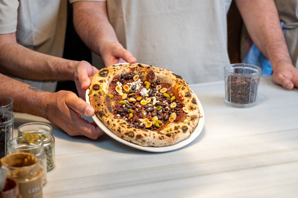 Pizza Rocacao, creada por Jordi Roca y los chefs Rafa Panatieri y Jorge Sastre.