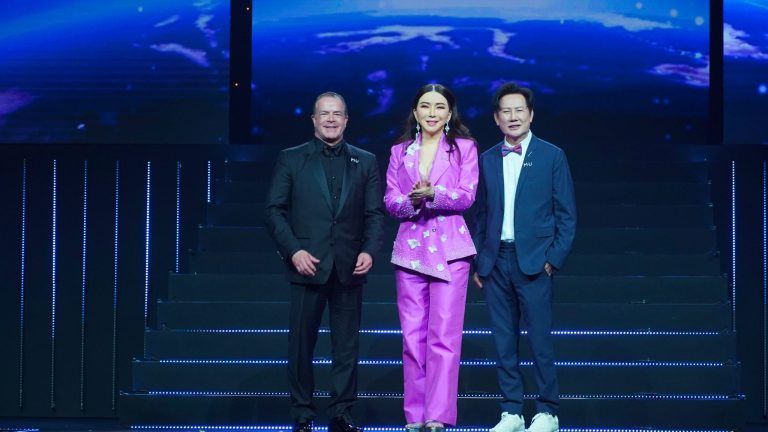 Raúl Rocha, Anne Jakrajutatip y Nawat Itsaragrisil