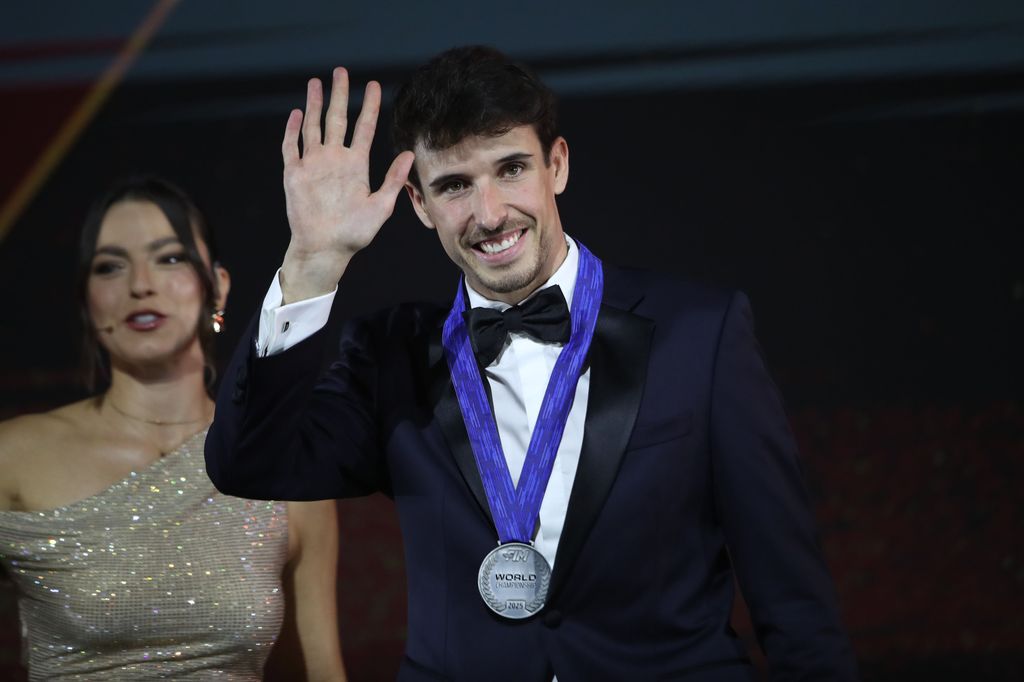 Álex Márquez, con su medalla de plata colgada al cuello