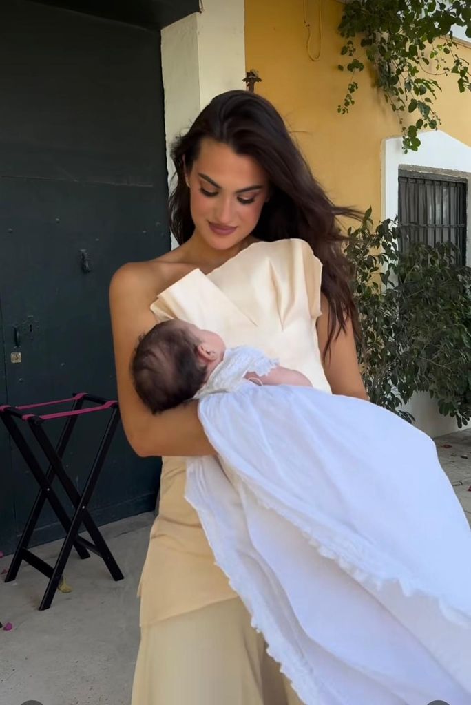Marta Lozano en el bautizo de su hija Martina