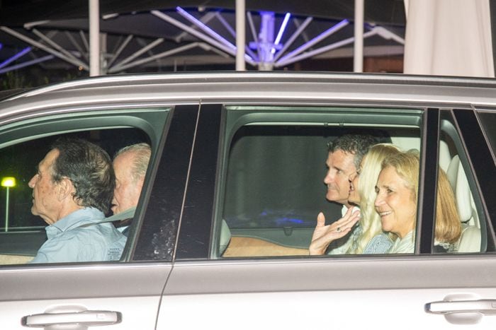 La infanta Elena y su padre en Sanxenxo