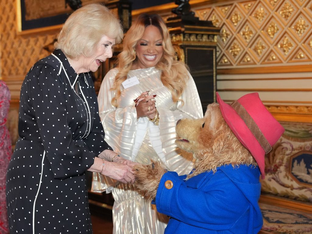 La reina Camilla recibe al Oso Paddington