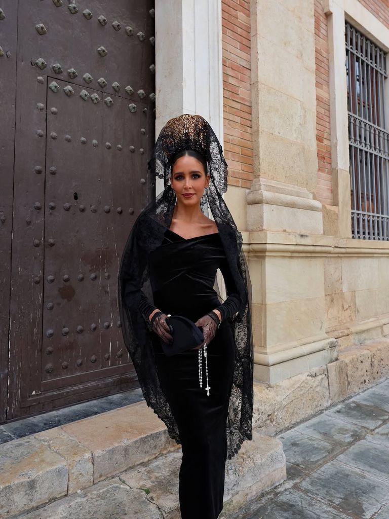 La influencer Rocío Osorno, con mantilla, en la Semana Santa de Sevilla.