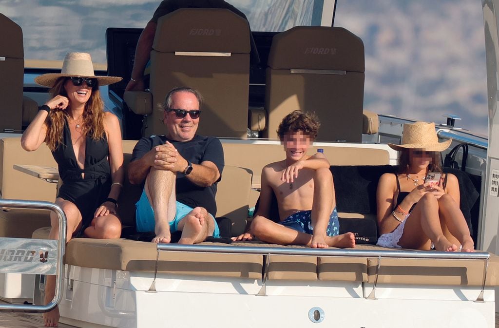 Mar Saura  o el secreto de la eterna belleza: una madre espectacular en Ibiza
