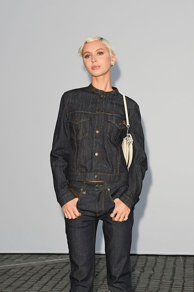 Iris Law, durante el desfile de Burberry Primavera/Verano 2027 (21 de septiembre de 2026).