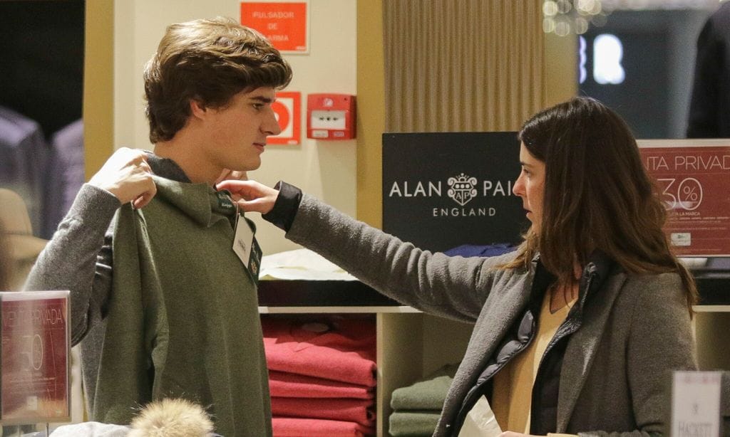 Carlos Fitz-James, de compras.