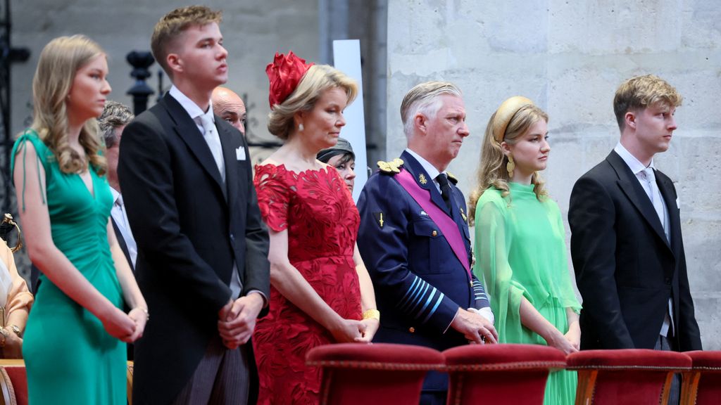 Felipe y Matilde de Bélgica con sus hijos los príncipes Elisabeth, Gabriel, Emmanuel y Eleonore en el Día Nacional 