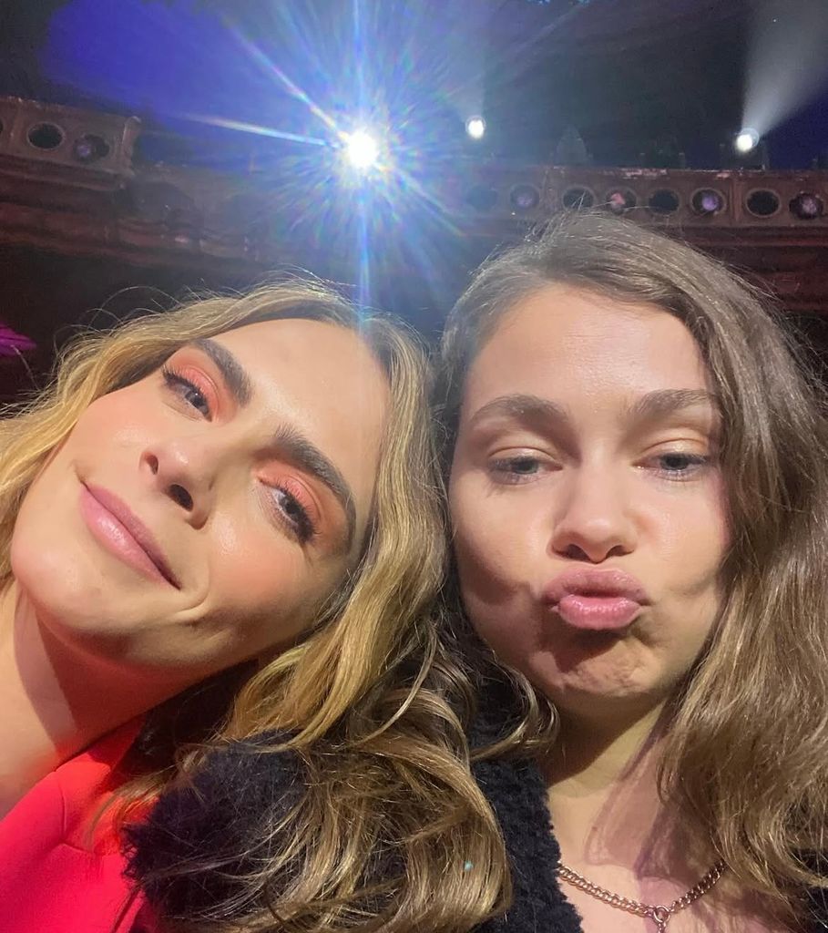 Cara Delevingne junto a su pareja, la cantante Minke