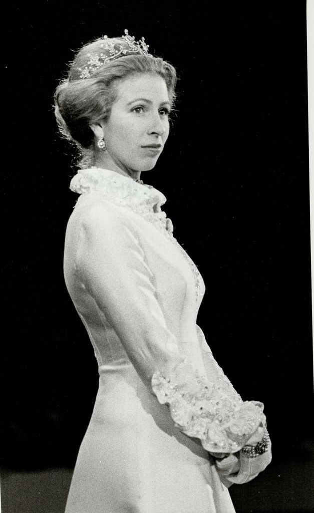 Plano medio de la Princesa Ana en 1974 en blanco y negro