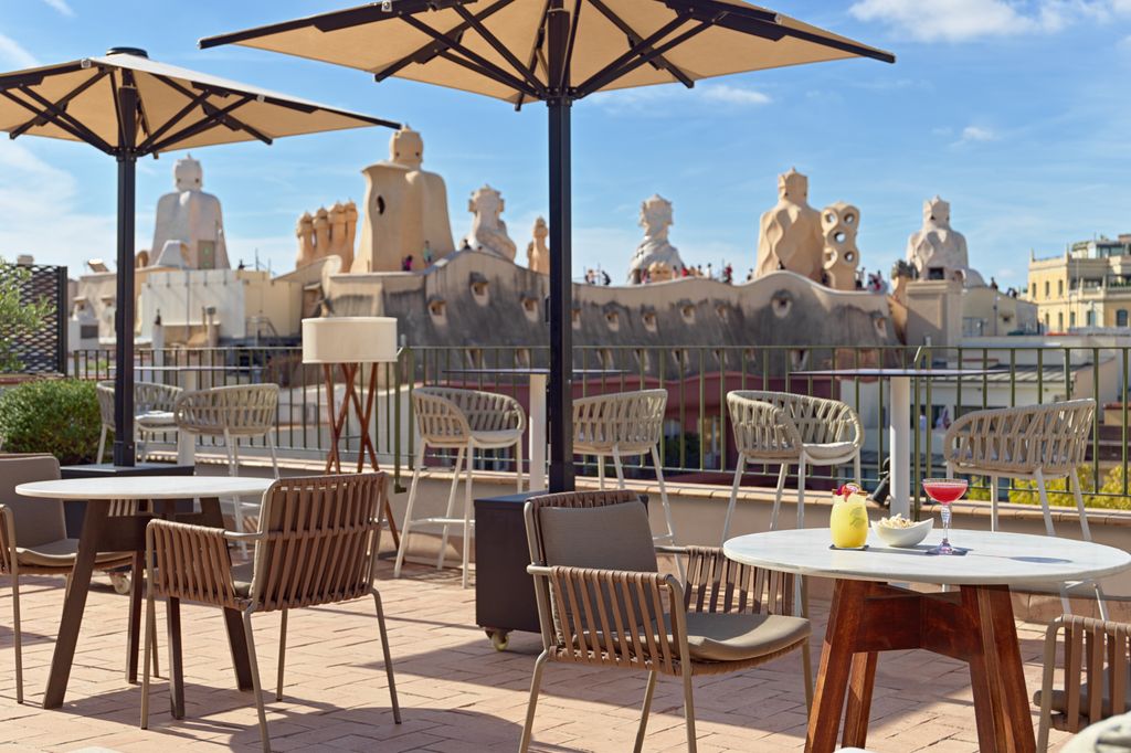 El Cel de Gaudí, en H10 Casa Mimosa, ofrece una de las vistas más especiales y tranquilas sobre La Pedrera.