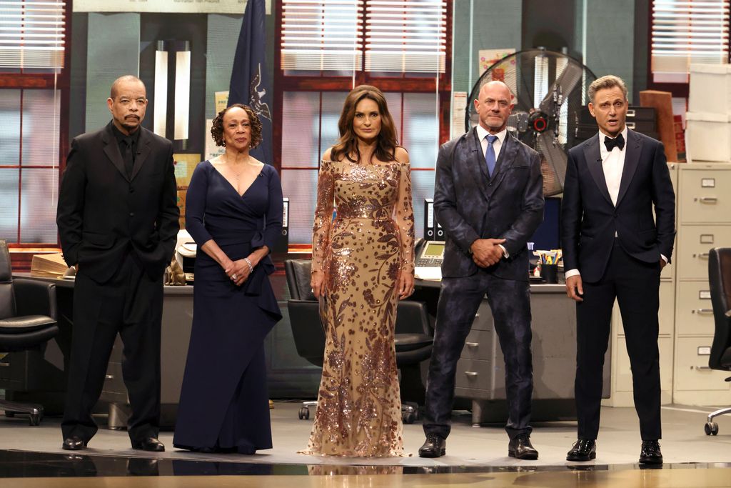  Ice-T, S. Epatha Merkerson, Mariska Hargitay, Christopher Meloni y Tony Goldwyn en los premios Emmy 2025
