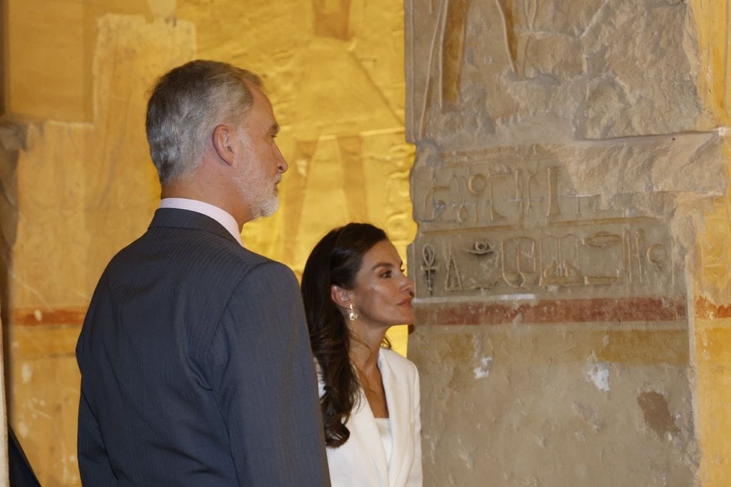Los reyes inaugurando la iluminación del Templo de Hatshepsut, en Luxor