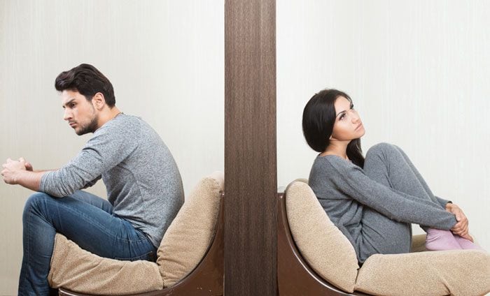 dos personas de espaldas