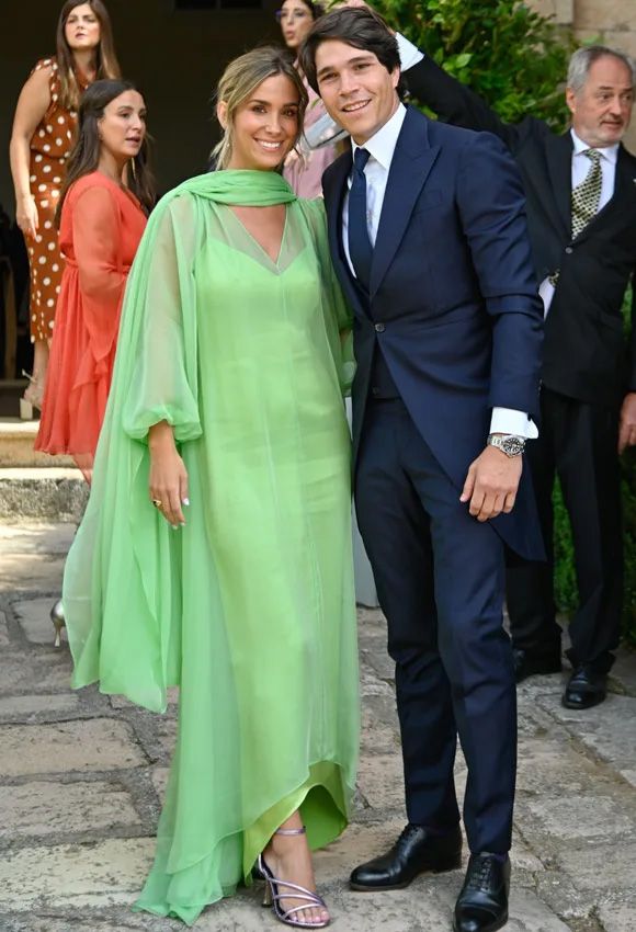Los looks de invitada de María Pombo le otorgan un lugar en el podio de ¡HOLA!