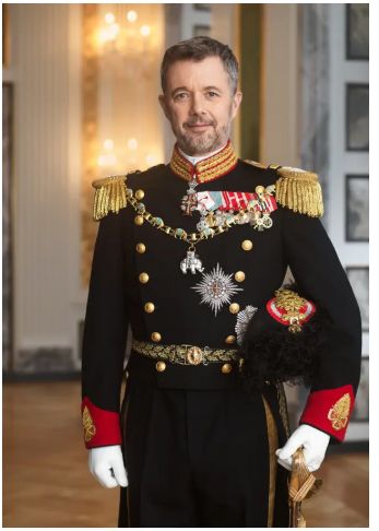 Federico de Dinamarca en un retrato de gala de abril de 2024