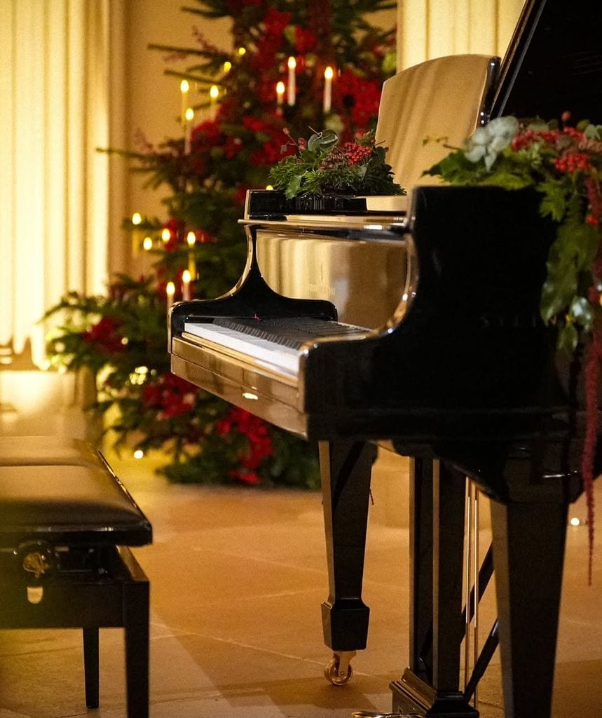 El piano en el que tocan Kate y Charlotte