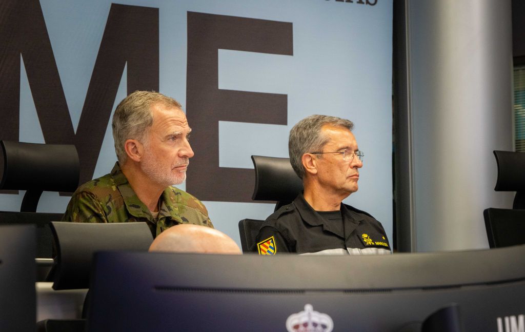 Felipe VI visita el Cuartel General de la Unidad Militar de Emergencias (UME), en la Base Aérea de Torrejón
