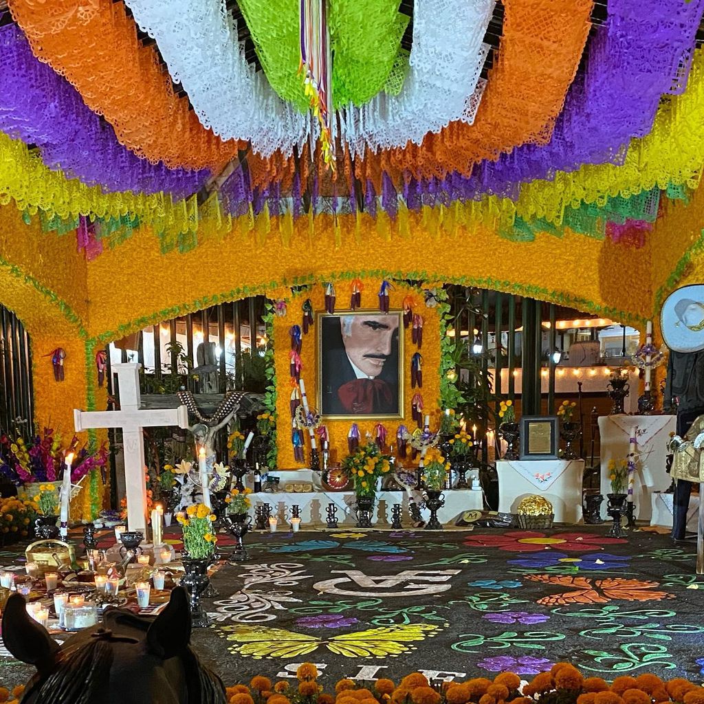 La ofrenda de Día de Muertos en honor a Vicente Fernández