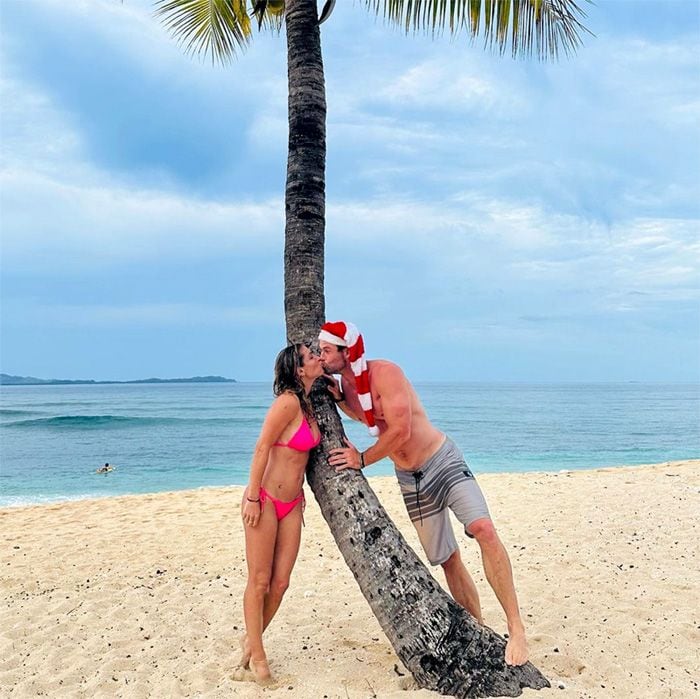 Elsa Pataky y Chris Hemsworth se besan
