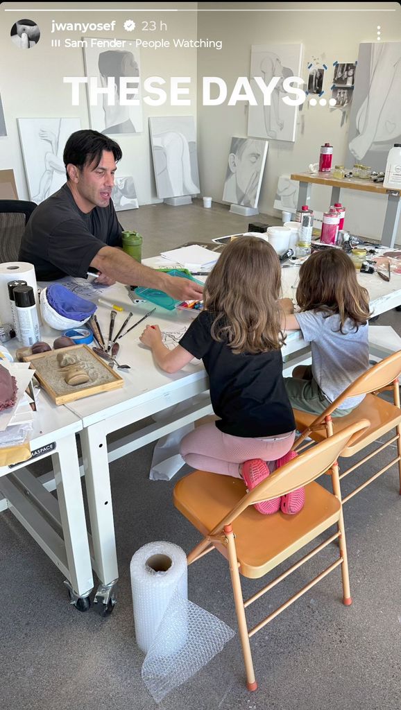 Jwan Yosef se convirtió en el profesor de arte más tierno para sus hijos Lucía y Renn.