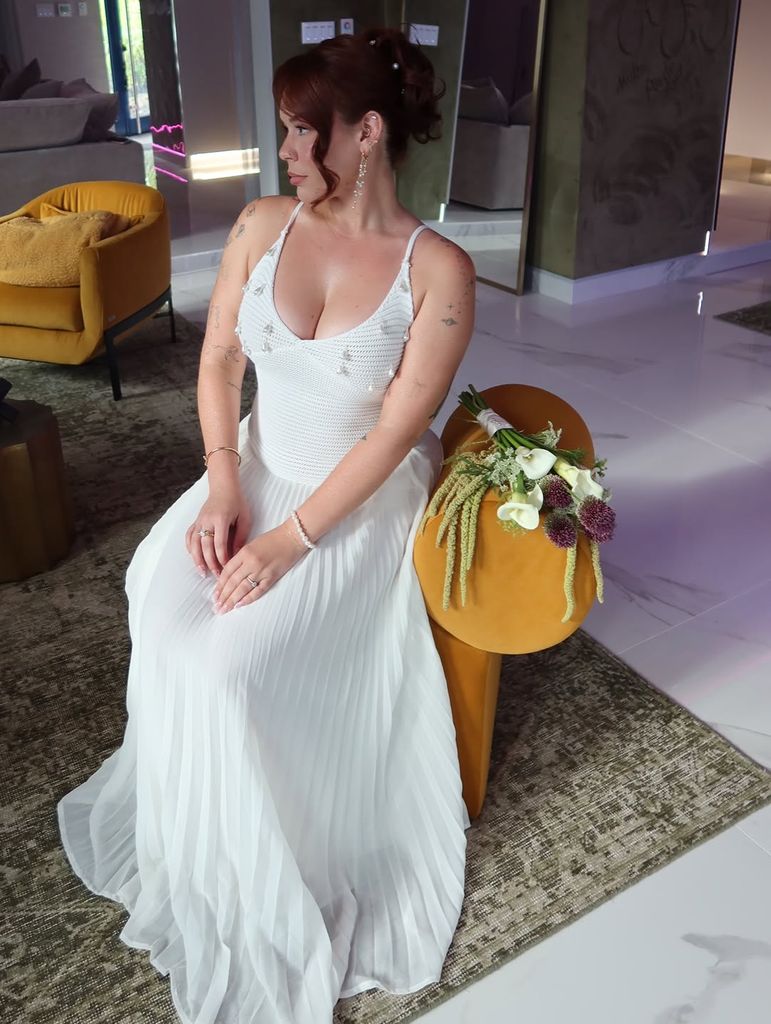 Para su gran día, la novia eligió un look sencillo, pero al mismo tiempo romántico.
