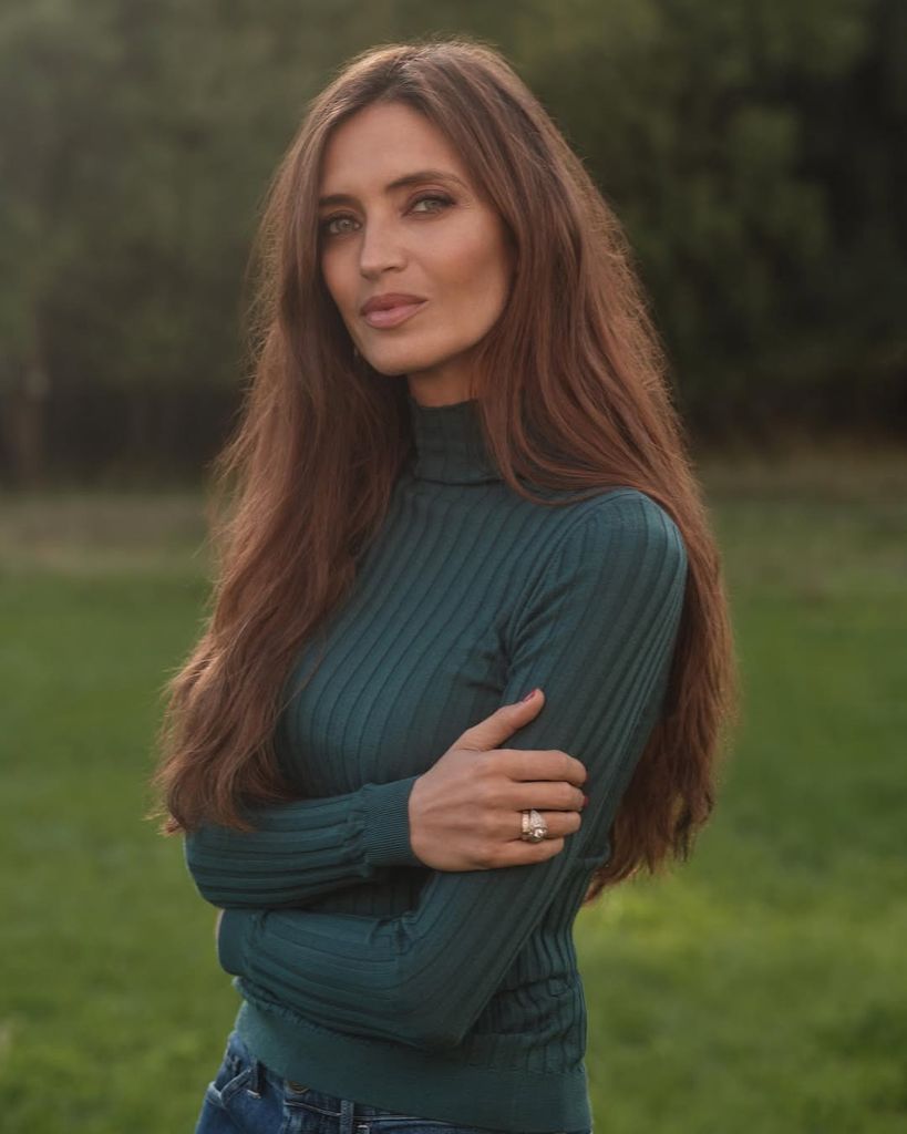 Sara Carbonero con los brazos cruzados