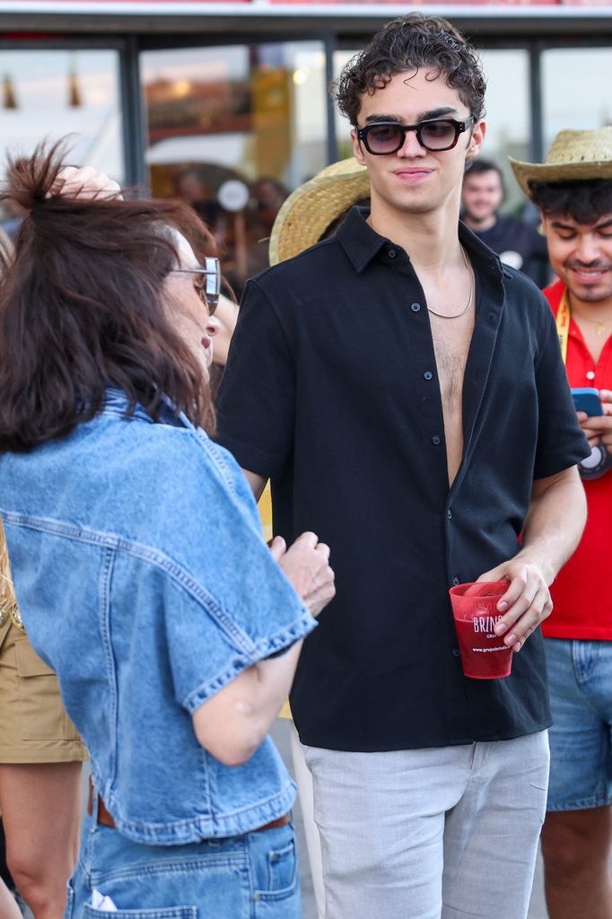 Paz Vega y su hijo Orson en el concierto de Bad Bunny en Madrid