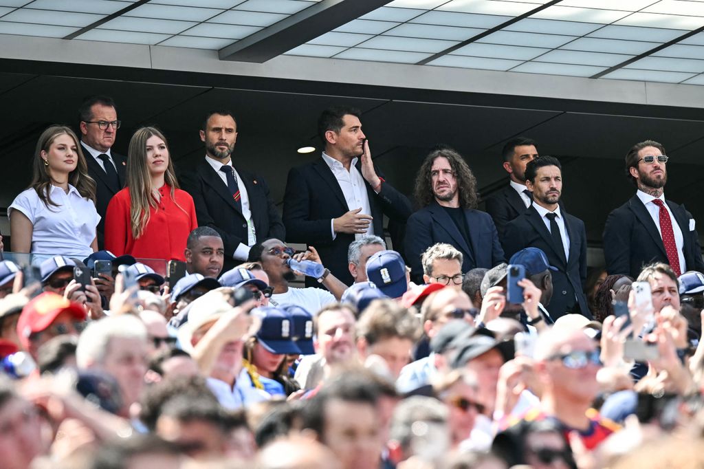 El palco con la Princesa leonor, la Infanta Sofía y los exjugadores Iker Casillas, Carles Puyol, Jesus Navas y Sergio Ramos
