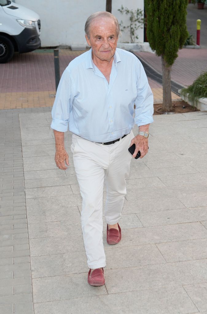 José María García en el tanatorio de Caritina Goyanes en Marbella