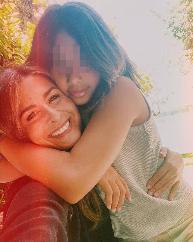 Nuria Roca con su hija Olivia