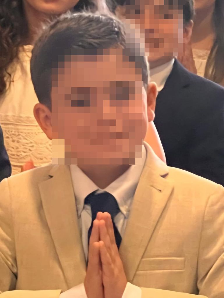 Sergio, nieto de Verónica Mengod, en su primera comunión