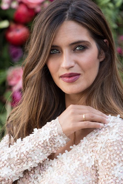 luce un estupendo maquillaje de día como la periodista Sara Carbonero