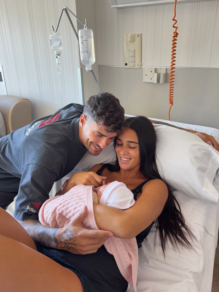 Claudia y Mario ya tienen a su pequeña Valentina en brazos