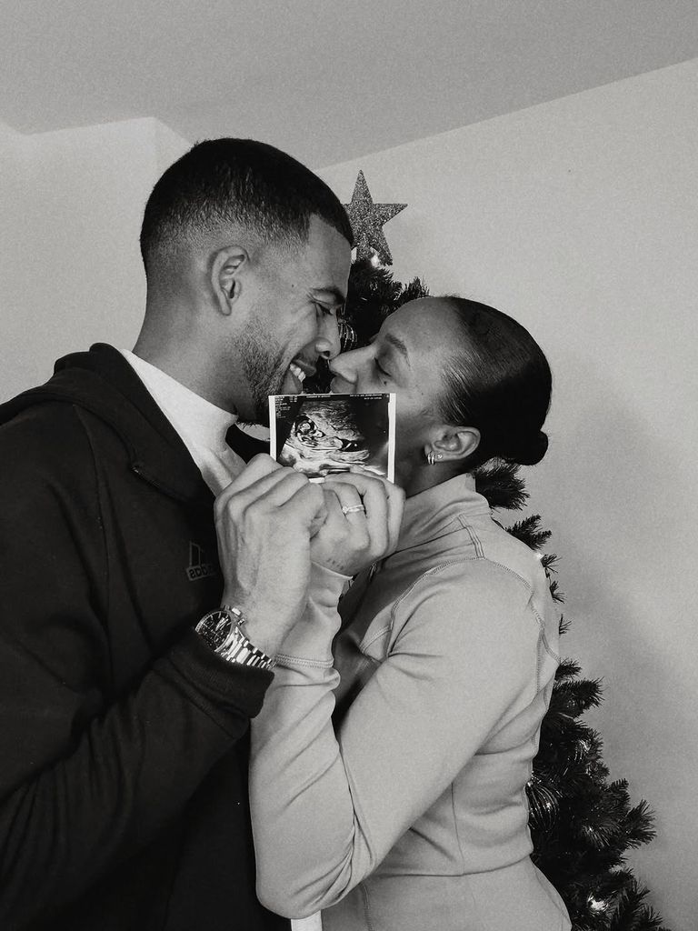 El matrimonio, con la ecografía de su segundo hijo