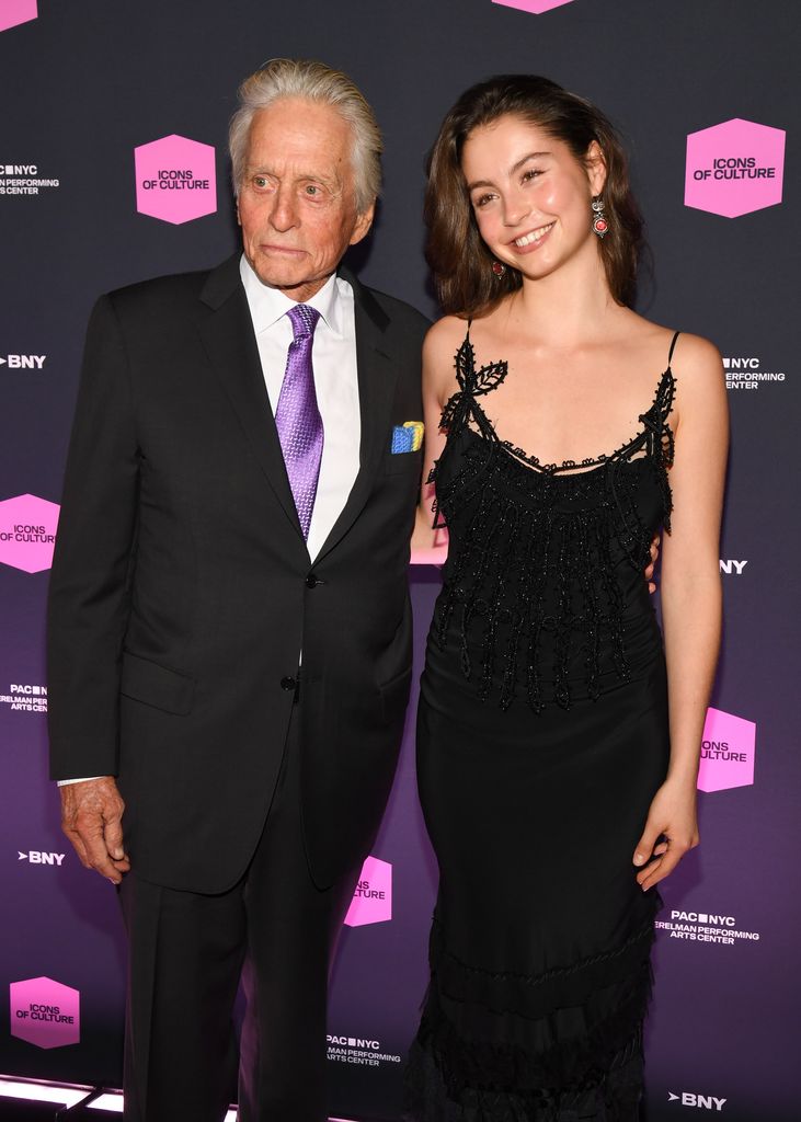 Michael Douglas y Carys Douglas en la  Icons of Culture Gala.