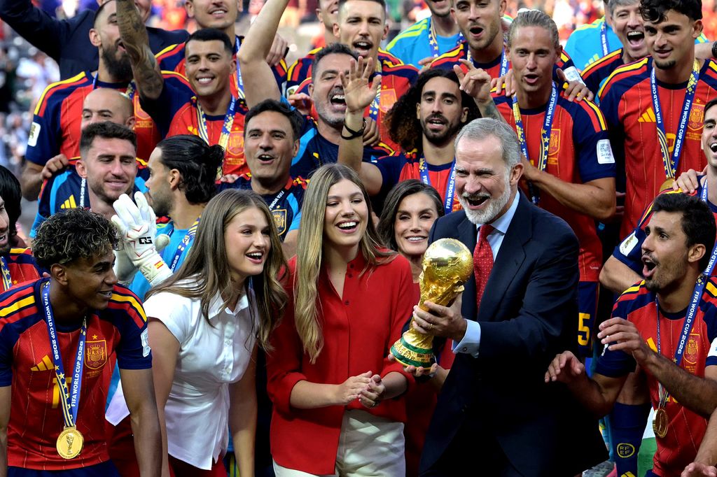 Los reyes Felipe y Letizia, junto a la princesa Leonor y la infanta Sofía, celebran la conquista del Mundial 2026 junto a la Selección Española