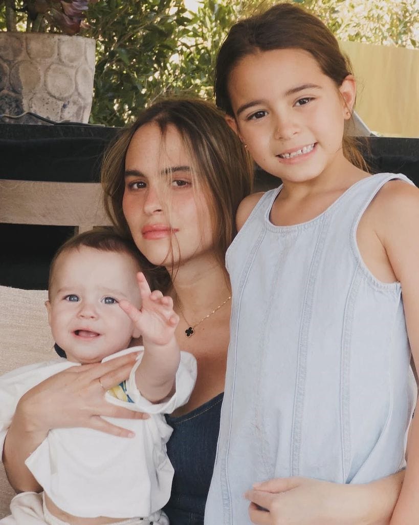 Camila es la hija menor de la fallecida Amparín Serrano.
