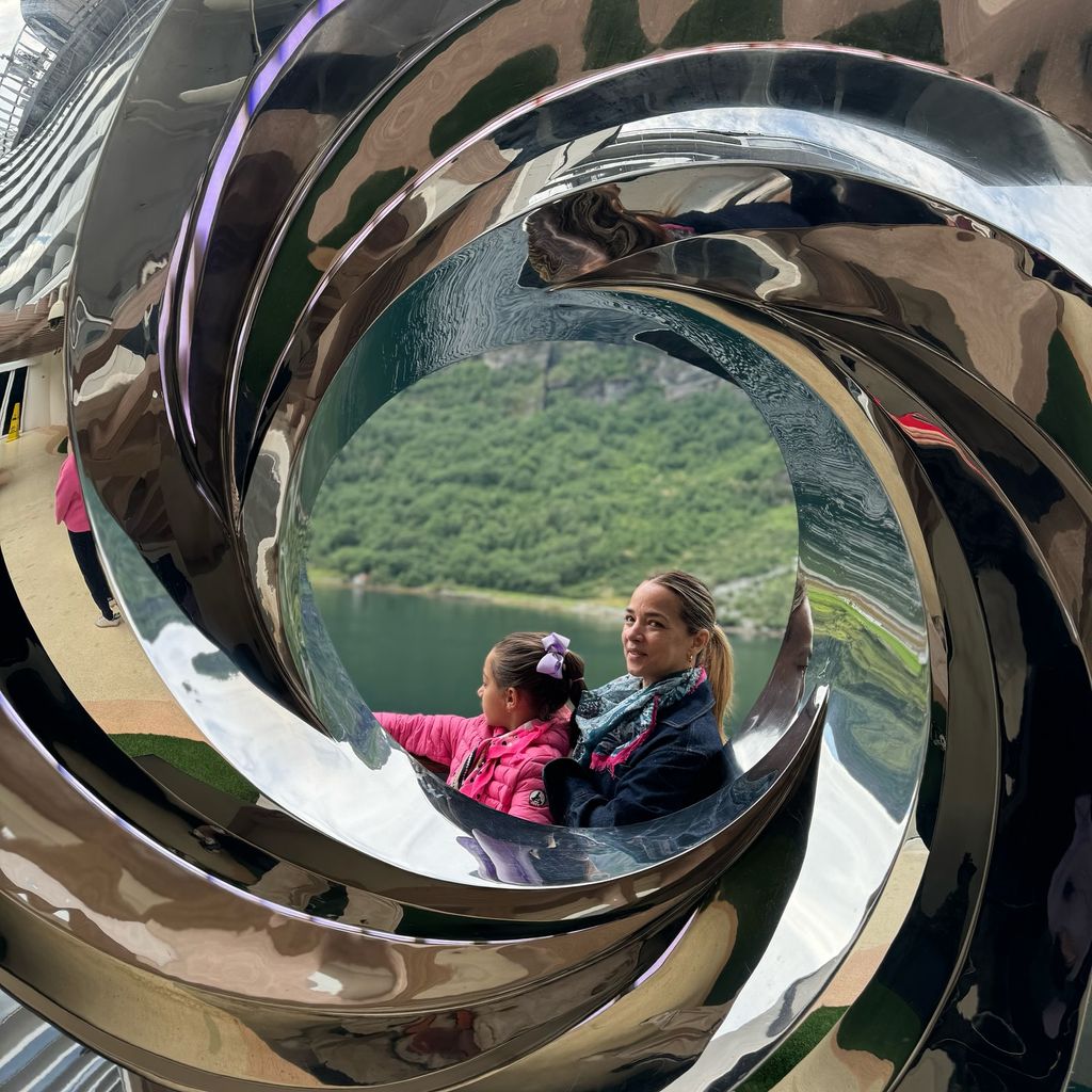 Adamari disfruta mucho viajar con su hija.