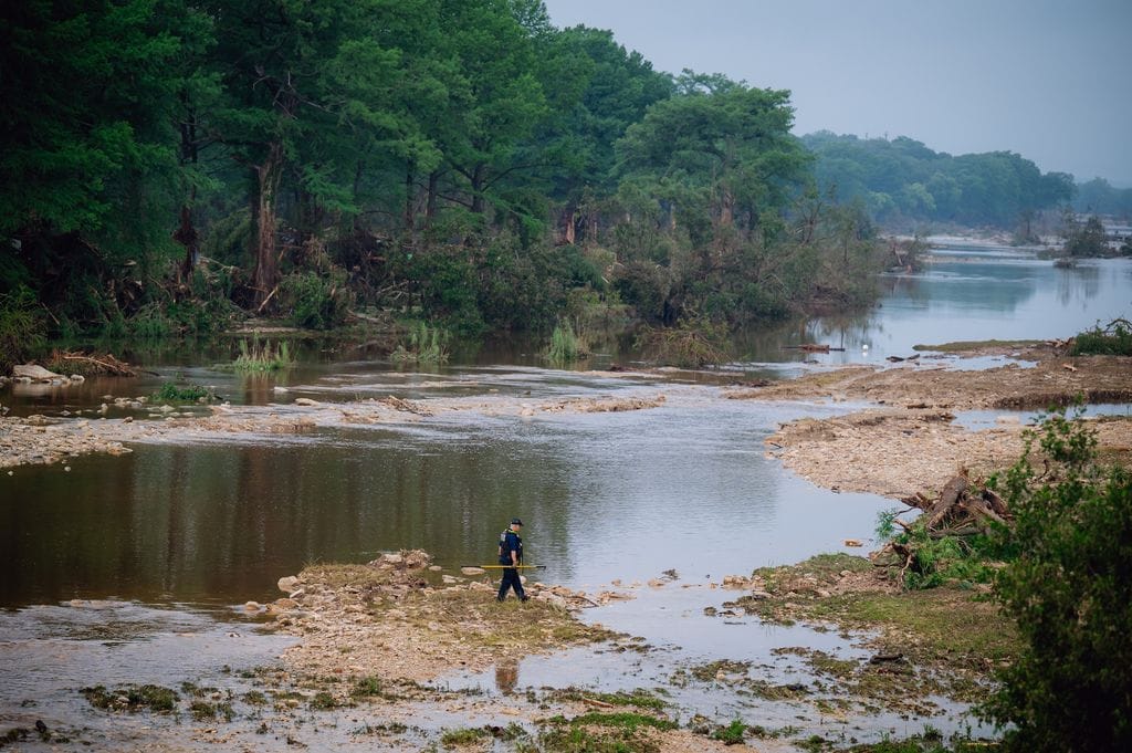 El río Guadalupe se desbordó por las intensas lluvias, provocando fatales inundaciones en el Camp Mystic en Texas