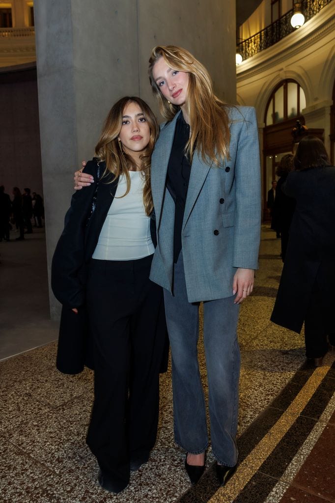 Valentina Paloma y Mathilde Pinault en un evento en París en marzo de 2025..