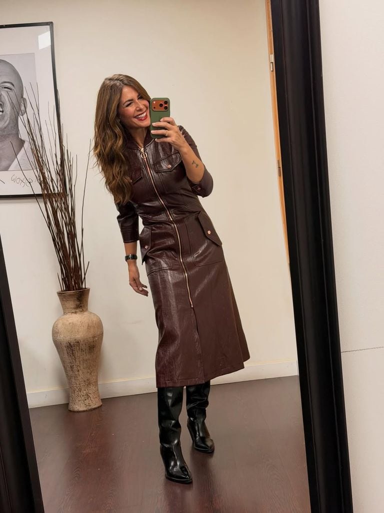 Nuria Roca con vestido burdeos en El Hormiguero