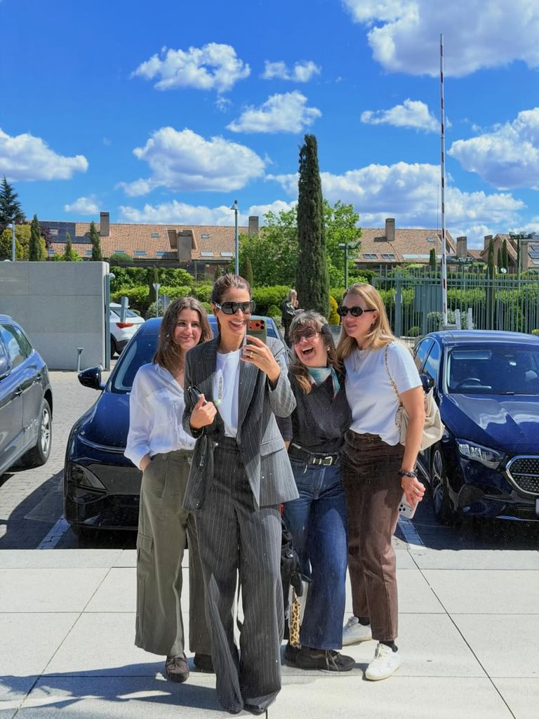 Nuria Roca junto a su equipo de trabajo. 