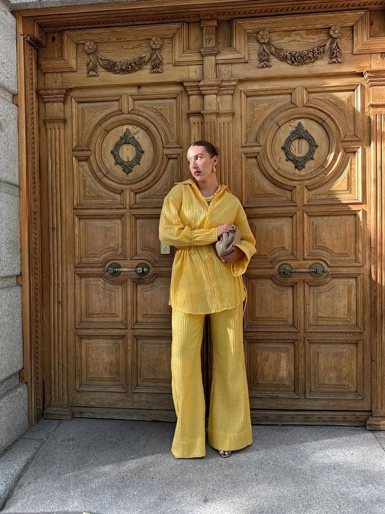 Alba Díaz Martín con un conjunto amarillo de Bali