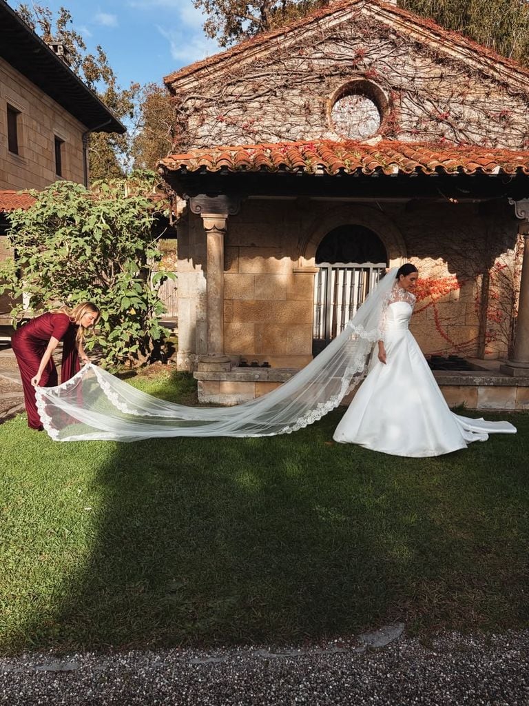 El enlace ha tenido lugar en la Basílica de San Juan el Real, en Oviedo